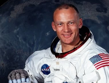 «Πέρασε» το τεστ του ανιχνευτή ψεύδους ο αστροναύτης που περπάτησε στην Σελήνη - Τι είπε για τα ATIA (βίντεο)